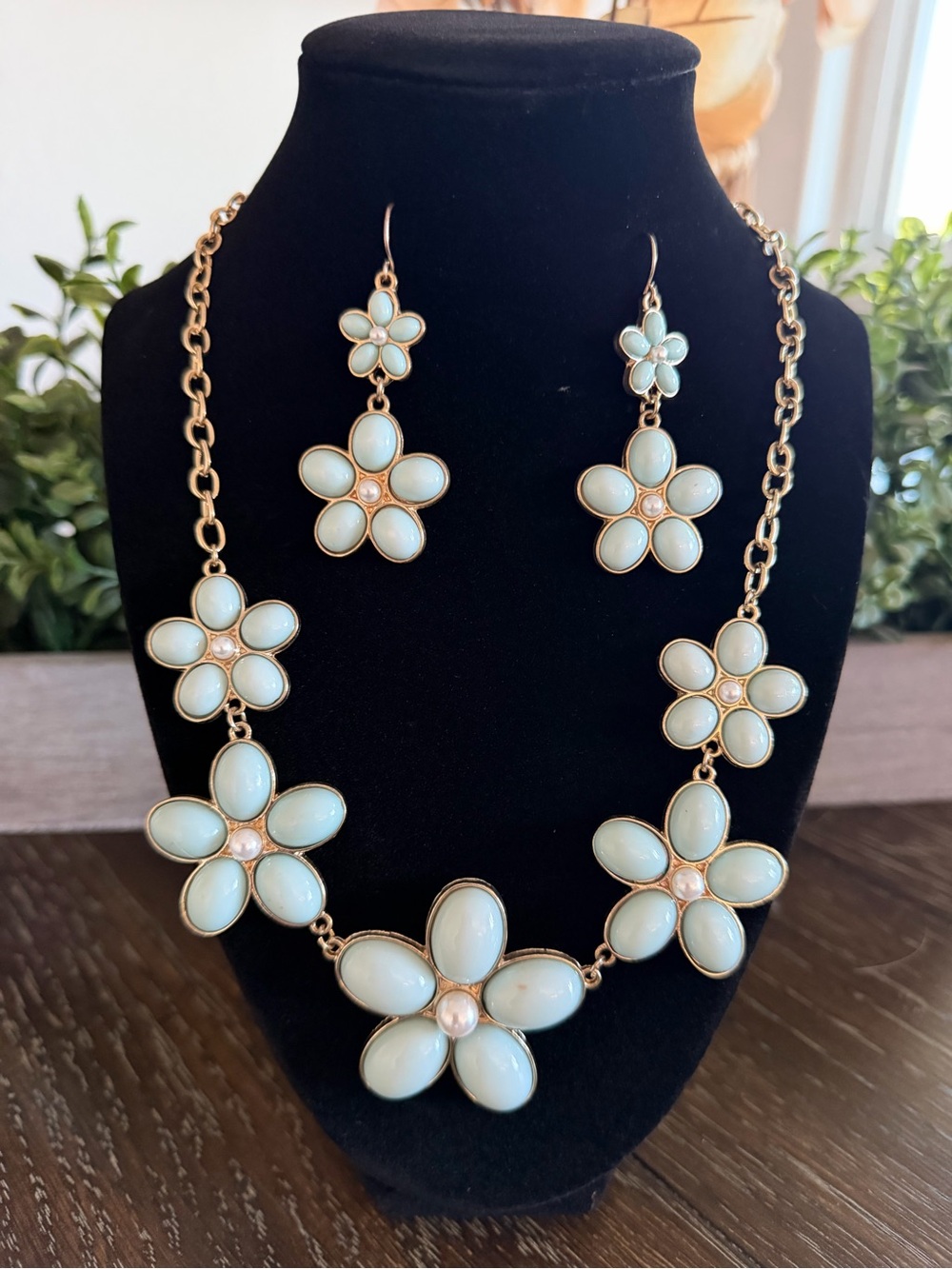 Gold-Tone Floral Necklace & Earrings Set in Light Blue